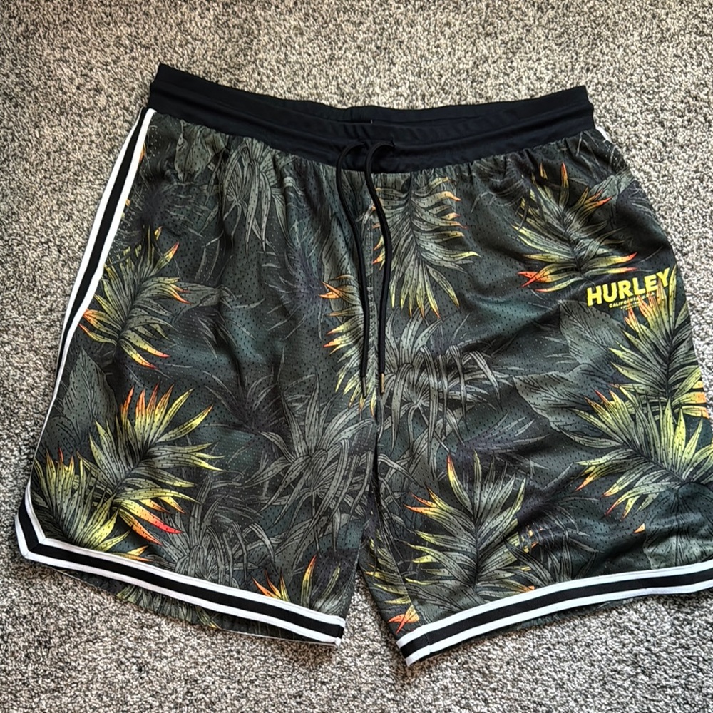 Hurley Men's Palm Print Athletic Shorts - Black and Yellow
